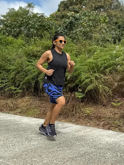 A duplicate of image 82. Running on a trail with my Craycol sunglasses.