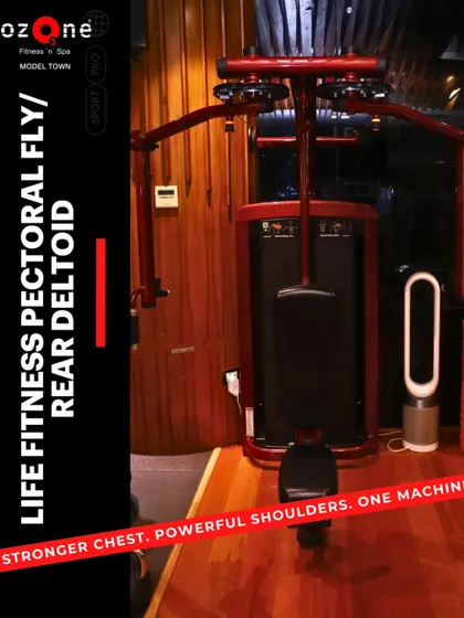 The dual-function Life Fitness Pectoral Fly and Rear Deltoid machine allows you to work opposing muscle groups for a balanced and sculpted chest and upper back.