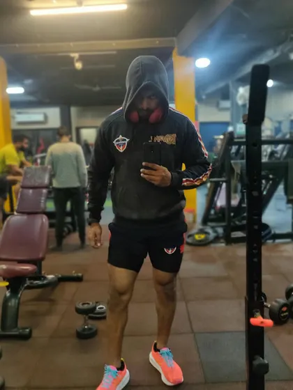 Another shot from a gym session. The hoodie goes on and the world tunes out. It's all about focusing on the work that needs to be done.