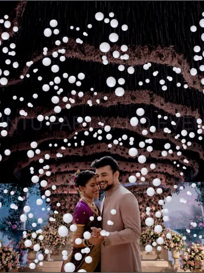 My snow bubble machine creates beautiful, floating bubbles that look like snowflakes, perfect for a romantic first dance or a festive party atmosphere. It's a unique visual effect that fills the space with gentle, photogenic orbs.