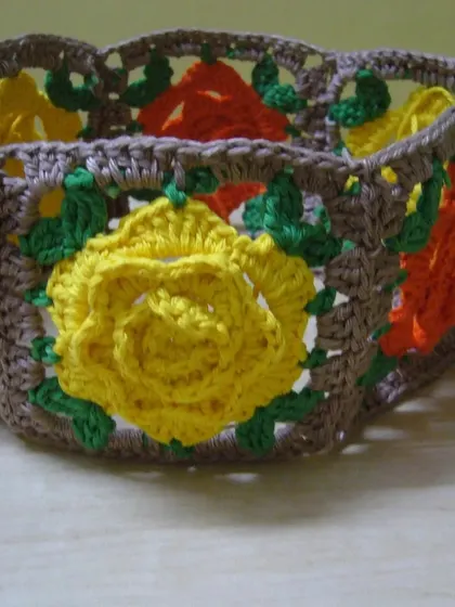 An angled view of the empty rose square basket, showcasing its hexagonal shape and the vibrant, three-dimensional flowers.