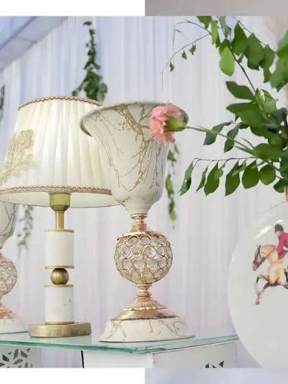 A close-up of the decorative props used in one of our setups. An ornate table lamp and a vintage-style vase add a touch of classic elegance to the buffet display.