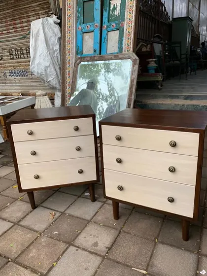Another view of the two-tone nightstands.