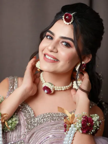 A happy smile from our model for the academy photoshoot. My courses cover everything you need to know to create beautiful, professional-quality looks like this one.