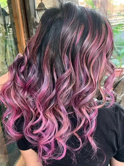 Pink hibiscus. Pretty in pink with this gorgeous bleach color. The different shades of pink create so much dimension. (No filter)
