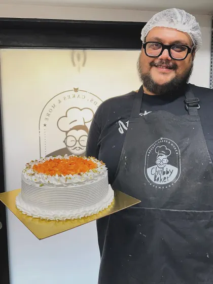 Just wanted to show my face and say hello! Here I am with one of my beautiful mango cakes, made with the best organic mangoes straight from the farm.