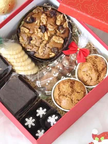 This is my popular Christmas Cheer Box, an assorted hamper perfect for festive gifting. It includes a rich walnut and fruit plum cake, fudgy brownies, classic butter cookies, and gingerbread treats, all packed beautifully for the holiday season.