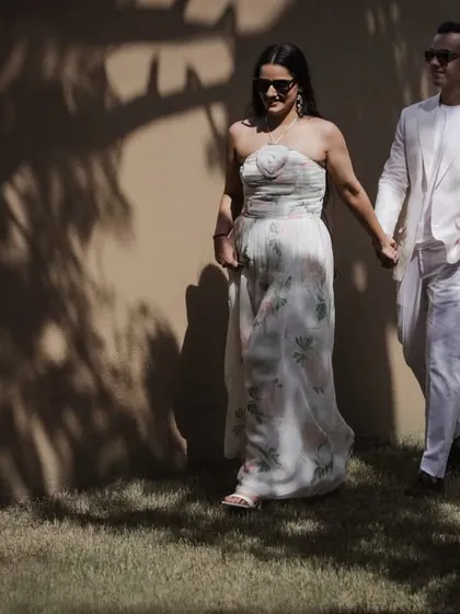 A chic pre-wedding photo playing with shadows and light, creating a modern and artistic portrait.