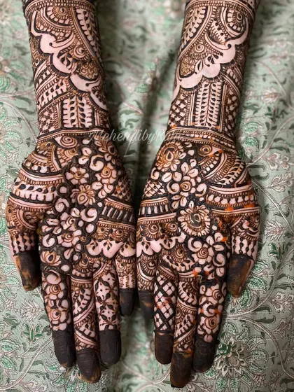 I'm obsessed with how this one turned out. The stain is so dark, and the design is packed with tiny, intricate details.