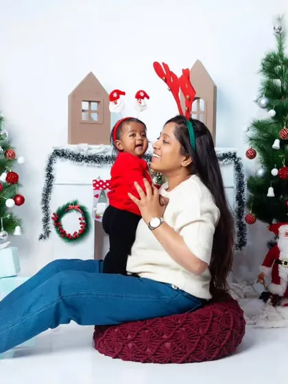 A beautiful moment of connection between a mother and her baby during our cozy Christmas mini-sessions.