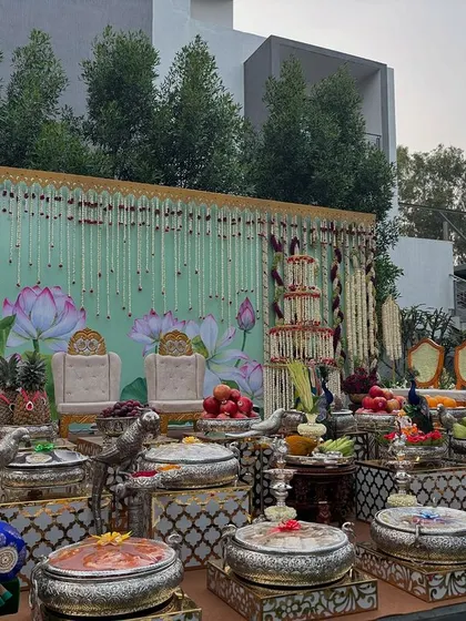 Another perspective of the outdoor stage, showing the full length of the offering display.