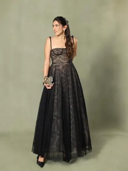 The full look of the Giambattista Valli gown, complete with a sparkling Judith Leiber clutch. It's a perfect ensemble for a black-tie event.