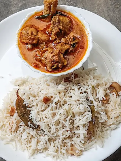 A hearty bowl of my Naati Koli Saaru (country chicken curry) served with fluffy rice. This is a classic, comforting meal from my ancestral kitchen.