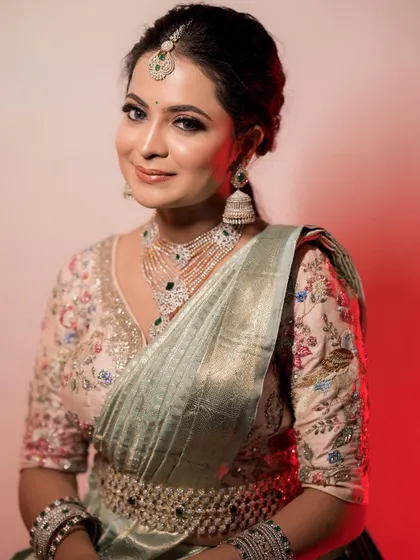 This series of images and video shows the versatility of one of my popular AD rental sets. The layered necklace, matching earrings, maang tikka, and vaddanam create a complete, glamorous look that catches the light from every angle.