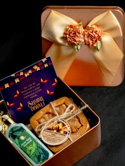 A budget-friendly and elegant Diwali hamper. This set includes our refreshing Neem Tulsi facewash and a nourishing Ubtan soap, packed in a beautiful tin box with a wish card.