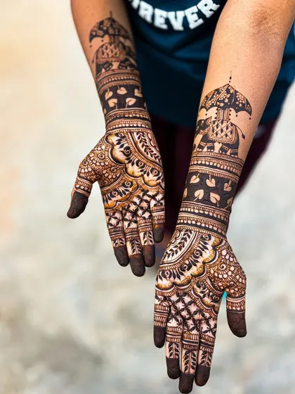 A slightly different angle of the Ambari elephant design, showing the precision and detail in every stroke.
