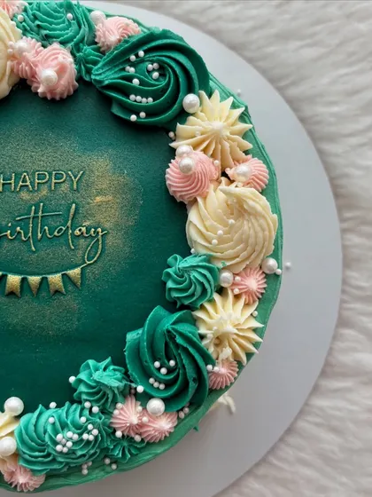 A close-up of the intricate piping on the ganache cake. The gold dust in the center adds a touch of luxury.