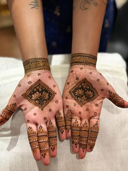 This collection shows a variety of designs perfect for the groom's family and wedding guests. I offer a mix of styles, from intricate patterns to simpler motifs, so everyone can feel part of the celebration.