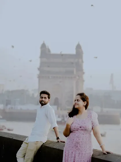 A relaxed and happy portrait of the couple enjoying the morning at the Gateway of India.