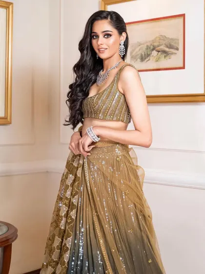 A glamorous reception look. Master the art of evening makeup in my comprehensive five-day course in Delhi.