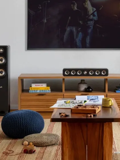 This living room setup features the Polk Signature Elite ES50 tower speaker and the slim ES35 center channel. This combination provides a powerful front soundstage that is both aesthetically pleasing and sonically impressive.
