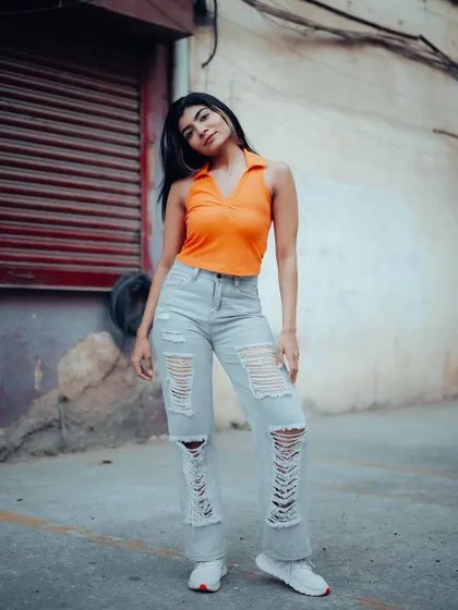 A duplicate of image 432, this full-length portrait of a model in a casual yet stylish outfit is perfect for a street style lookbook.