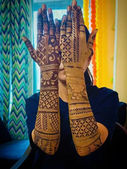A full-coverage design shown on the back of the hands, extending to the elbows. This style ensures your hands look beautiful from every angle.