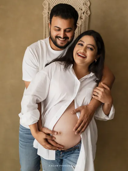 A beautiful, happy moment from a casual maternity session. The mother-to-be's joyful laugh shows the relaxed and fun atmosphere I strive to create.