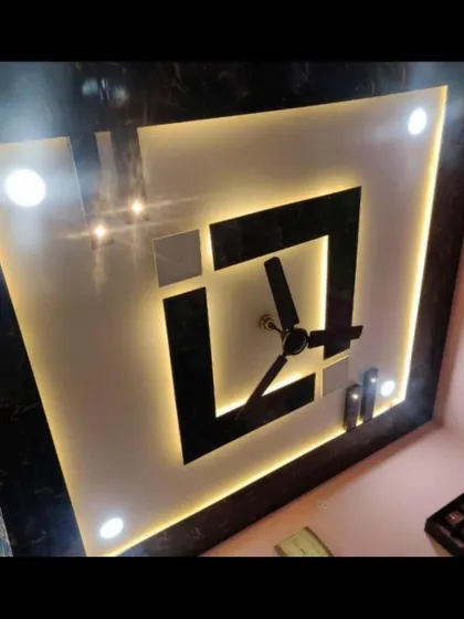 Ek modern aur minimalist design jismein 'L' shape ka element fan ke aas-paas banaya gaya hai.