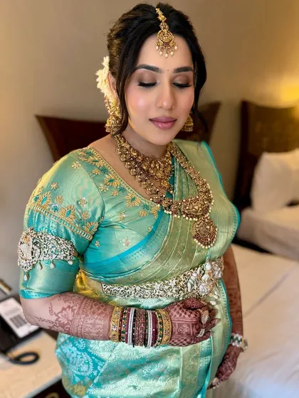 With her eyes closed, you can see the soft shimmer on the lids and the flawless skin. This dewy makeup look is perfect for a maternity shoot, enhancing her natural glow.