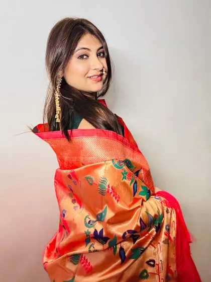 When tradition meets a self-made glow. This is a simple, beautiful look on myself, featuring a traditional nath and saree paired with minimal makeup that lets the skin breathe.