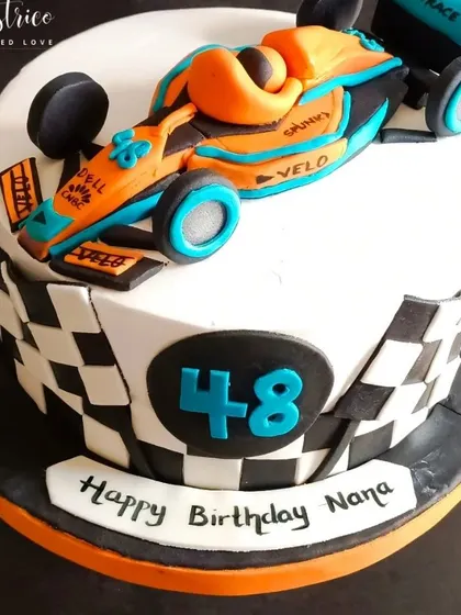 A final look at the impressive McLaren F1 cake.