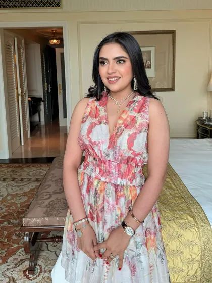 Fresh, flushed, and flawless. A morning glow-up for the gorgeous Yaashna, featuring a soft, natural makeup look that enhances her features for a daytime brunch event.