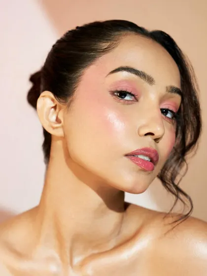 Another stunning look by my student Harpreet. I am so proud of her journey from a school teacher to a confident makeup artist who creates such beautiful, glowing skin.