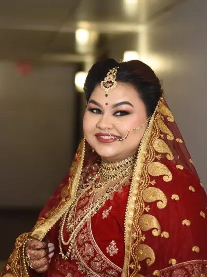 Shreyoshi looking like a quintessential bride, with her stunning red lehenga and traditional jewellery.