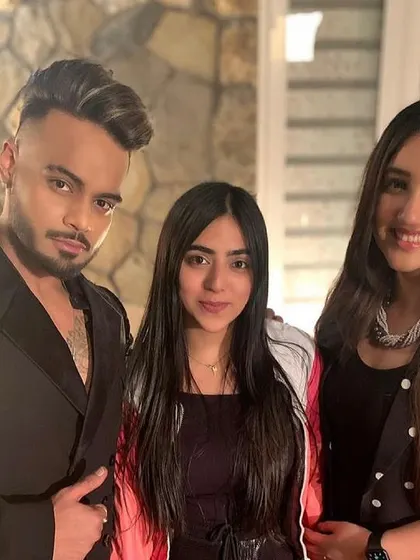 A happy moment on the set of 'Yaara' with Indeep Bakshi and Ashnoor Kaur. Building a good rapport with the artists I style is so important for a creative and positive atmosphere on set.