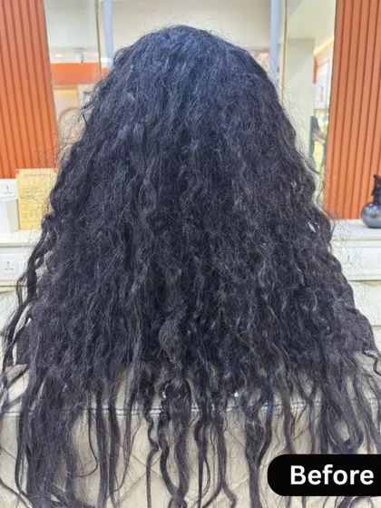 A dramatic "before" picture showing very curly and frizzy hair prior to a Nanoplastia treatment.