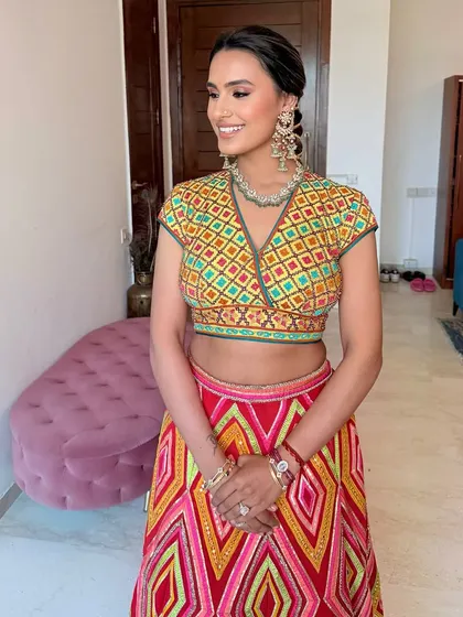 Another shot of Meher's radiant bronze glam. The warm tones in the makeup perfectly complement her colourful, traditional outfit.