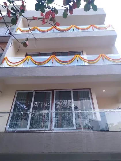 Another view of the building facade decorated with flower garlands. This is a great way to announce the celebration to the whole neighborhood.
