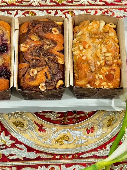 A trio of our popular eggless tea cakes, perfect for a simple and elegant Diwali gift. This set includes our lemon raspberry, Nutella swirl, and dry fruit nutty vanilla tea cakes, ready to be shared.