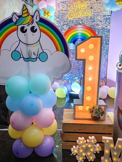 A detail shot of the light-up number '1' and a unicorn balloon pillar.