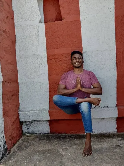 A moment of balance and a big smile. If you feel happy, smile with all your heart. If you're down, smile with all your might.