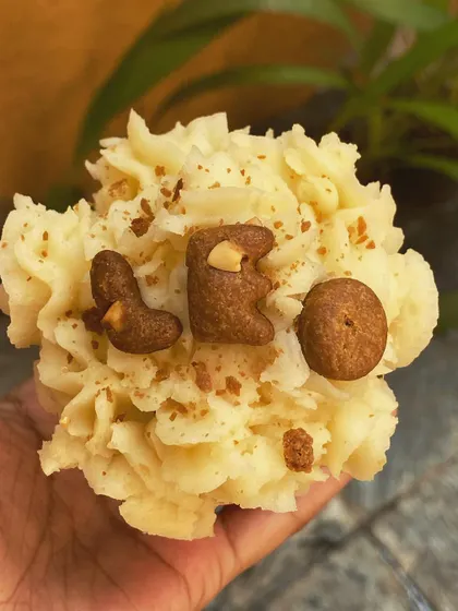 I love personalizing treats. These pupcakes are topped with little initial cookies for a special pup named Leo.