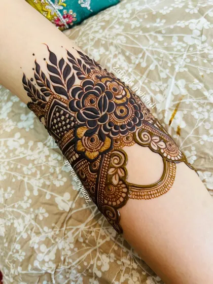 A different armband design for Maryam, with a central rose and delicate surrounding patterns.