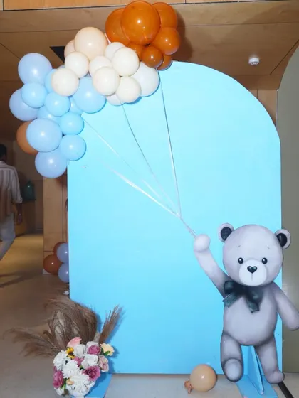 A minimalist backdrop featuring a teddy bear holding a balloon bouquet, perfect for a clean and modern take on the theme.