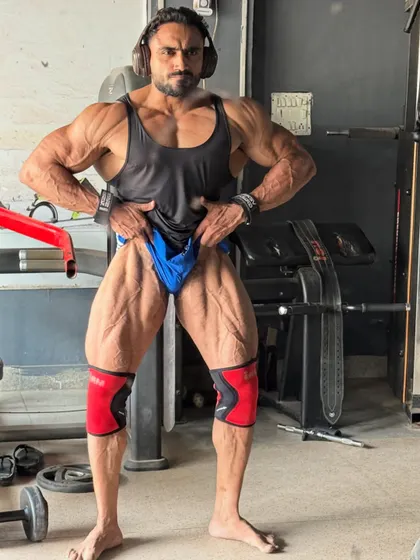 An update on my leg development. Wearing knee sleeves for support during a heavy leg day.