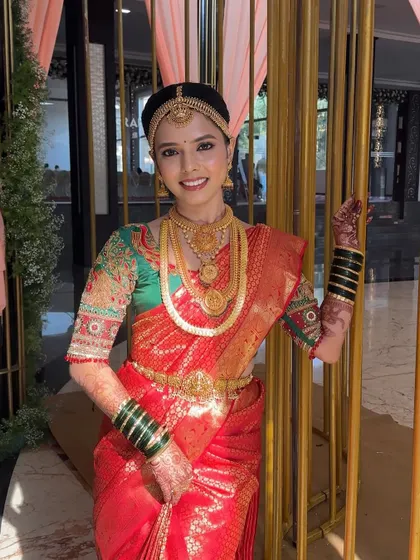 The complete look for Priya's Muhurtham. The traditional attire, combined with radiant makeup, creates a look of timeless bridal elegance.