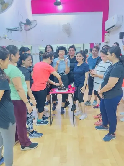 Cake cutting with my DtF paglis. It’s moments like these that make our fitness journey so special and rewarding.