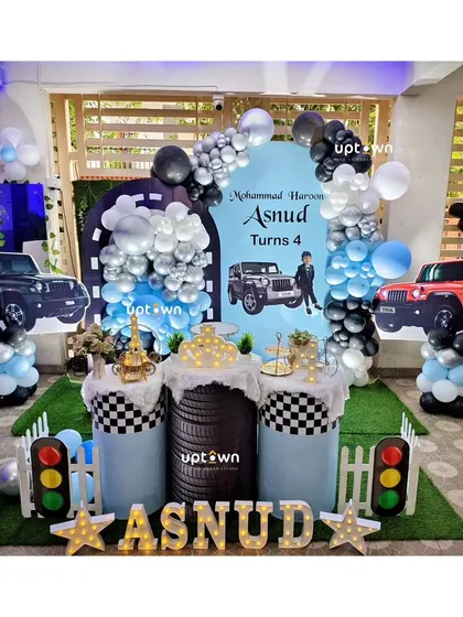 Another view of the Thar party setup, showing the two jeep cutouts.