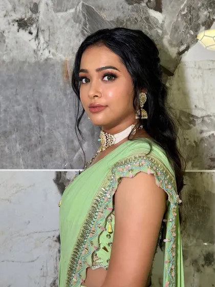 A lovely portrait of this bridesmaid. Her makeup is soft and shimmering, perfect for a daytime wedding event like a Mehendi.